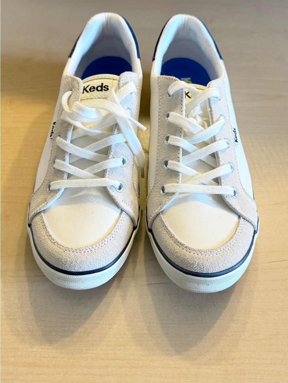 Keds White and Navy Accent Low-Top Sneakers, size 9